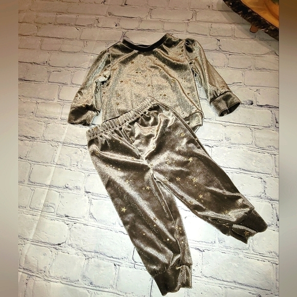 Macy's Velvet 2 piece Sweats - Picture 1 of 6
